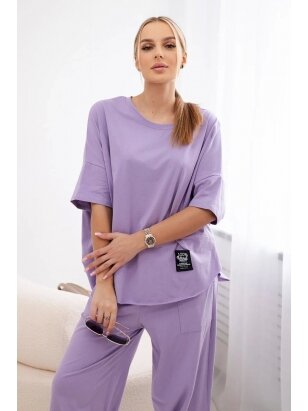 Šviesiai violetinės spalvos moteriškas kostiumėlis KST0491