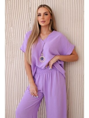 Šviesiai violetinės spalvos moteriškas kostiumėlis KST0490